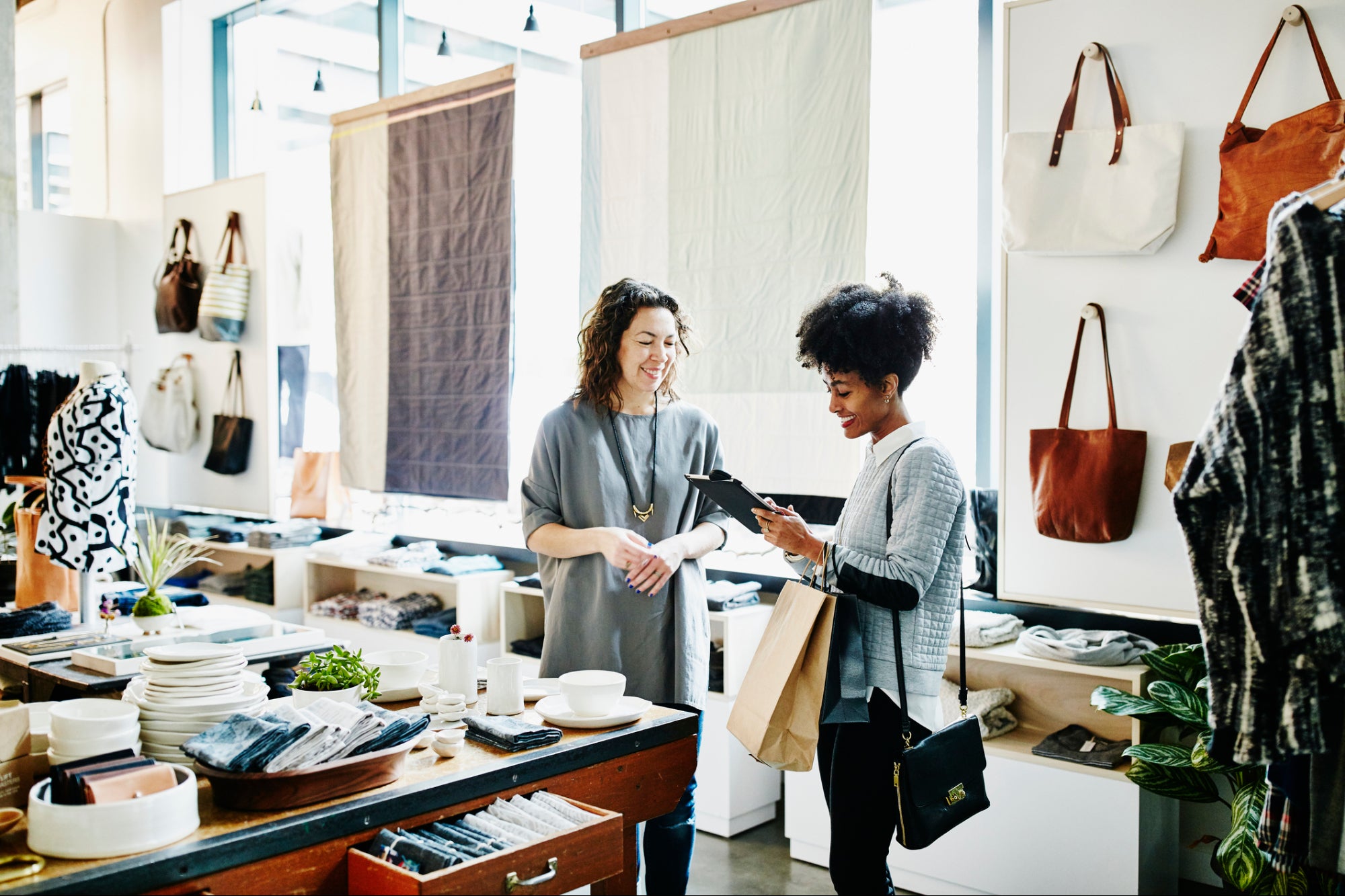 diferencia entre comprar y vender un producto
