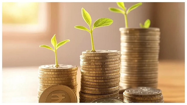 Persona analizando diversas opciones para invertir en Perú en 2026 y asegurar su estabilidad financiera.